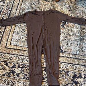 Kyte baby snap romper in coffee (3-6)